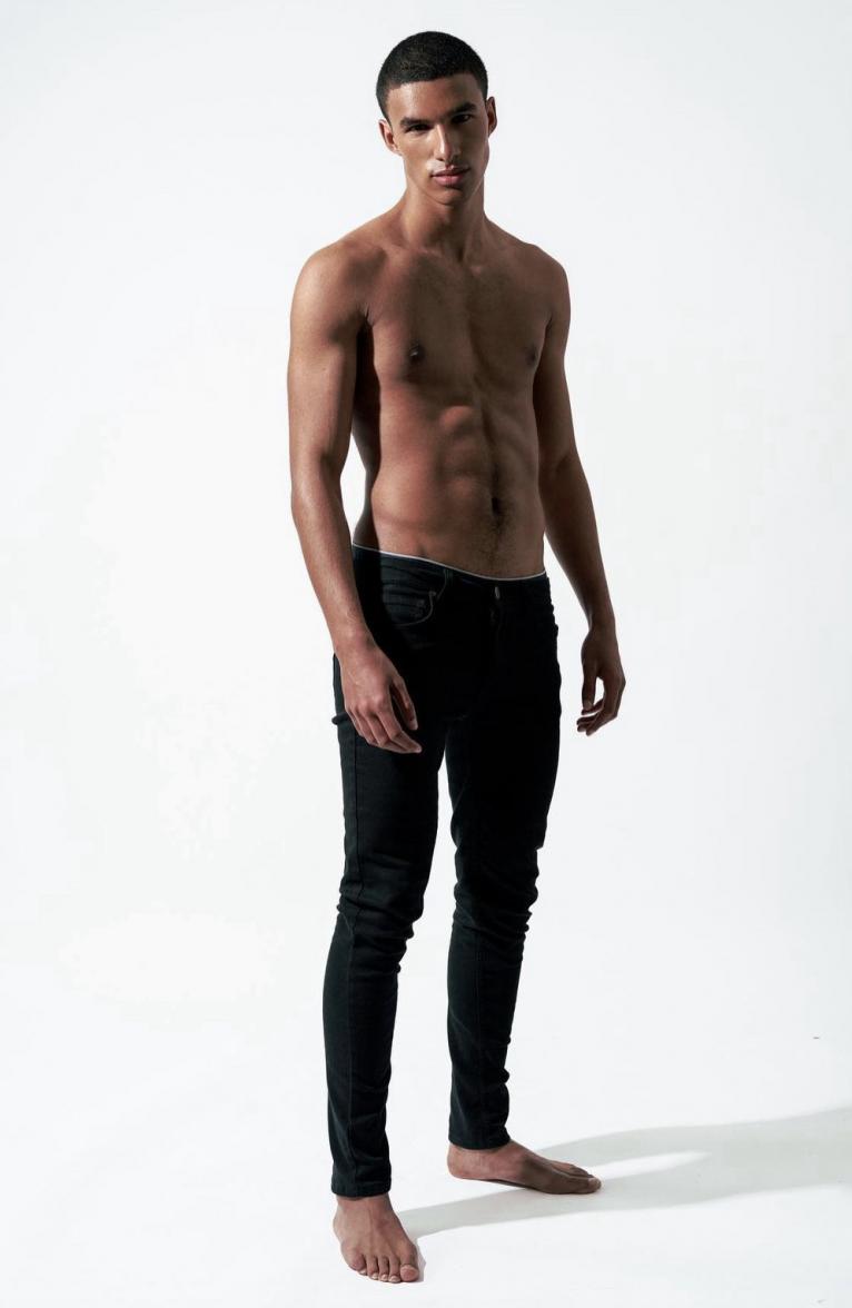 model-Yonis.-3957